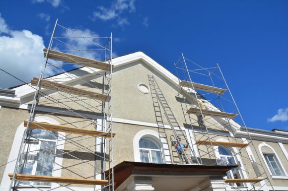 Rénovation des peintures de façade par cordiste à Gagny